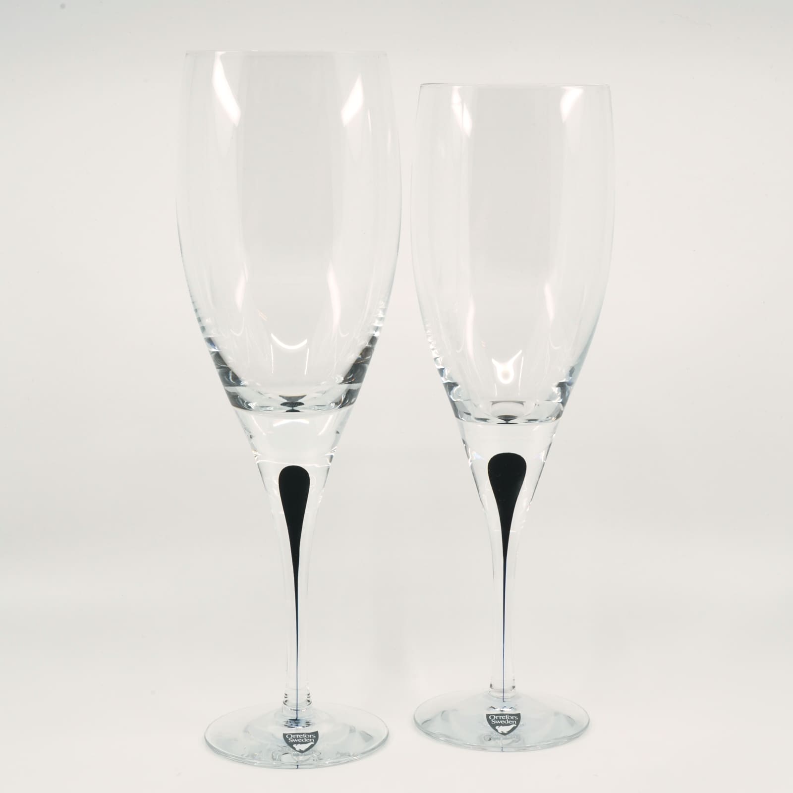 Vinglas 2st Intermezzo svart Orrefors design Erika Lagerbielke