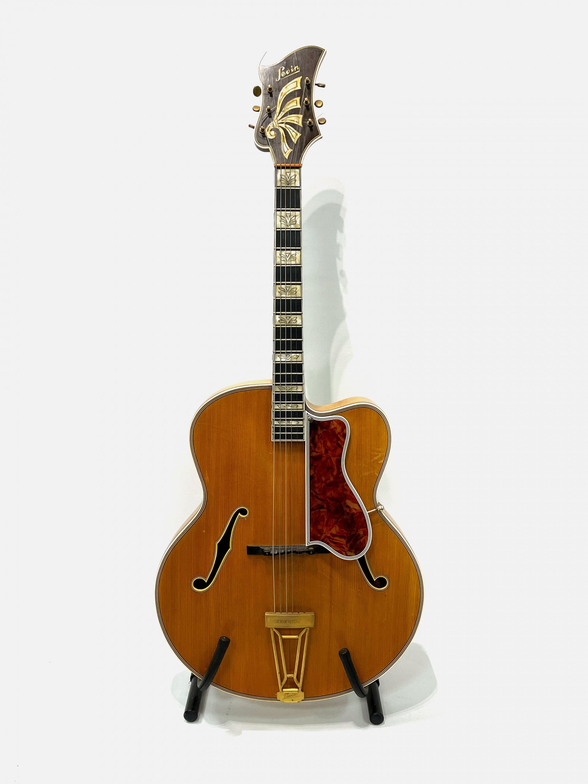 Levin Solist 2N, stålsträngad, cutaway, 1948, serienummer: 197397