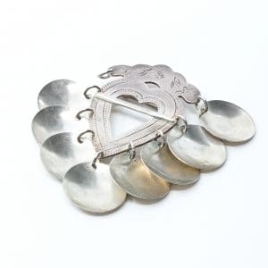 Brosch Silver S800 26,2g Bredd 78mm Höjd 71mm med 8st integrerade berlocker defekt