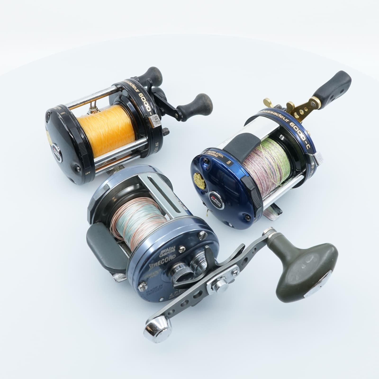 Sport & fritid 1 väska svart med 8 fiskerullar, 1 extra lina. - Bild 2