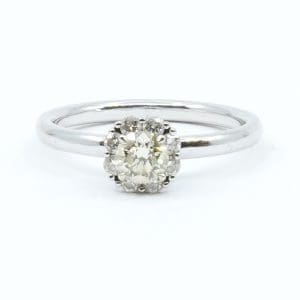 Haloring Vitguld 18K 3,4g Ø17 1/2 med diamanter 1xca0,40ct gul ton, och 8xca0,02ct