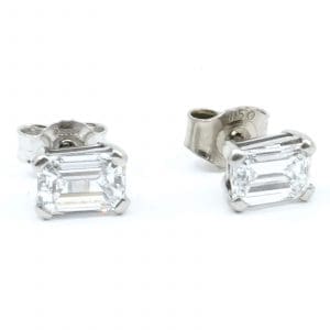 Örhängen Vitguld 18K 2,3g med diamanter 1xca0,90ct vvs, 1xca0,92ct vvs smaragdslipade