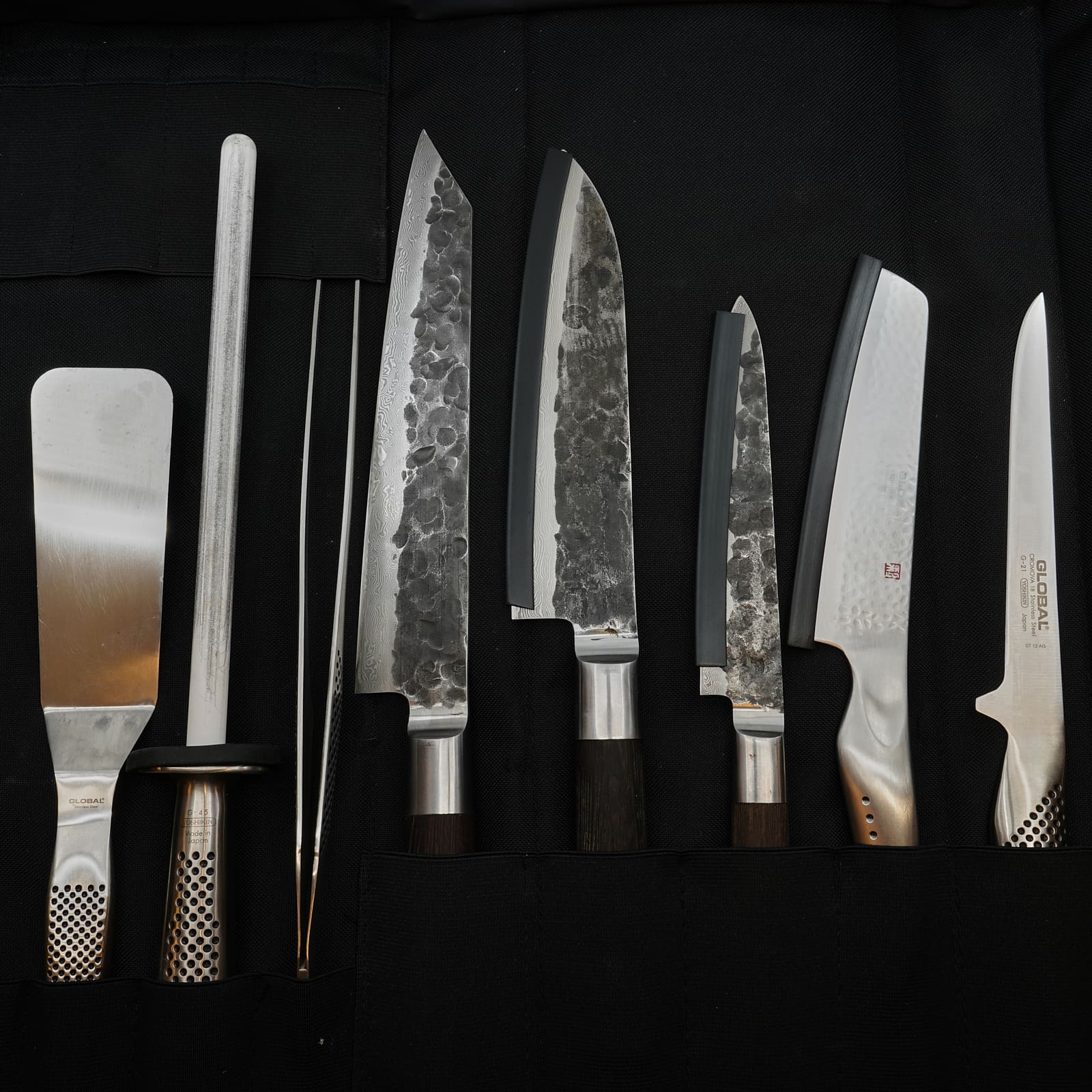 Set Kockknivar/köksredskap från Global och Satake 8 delar i fodral