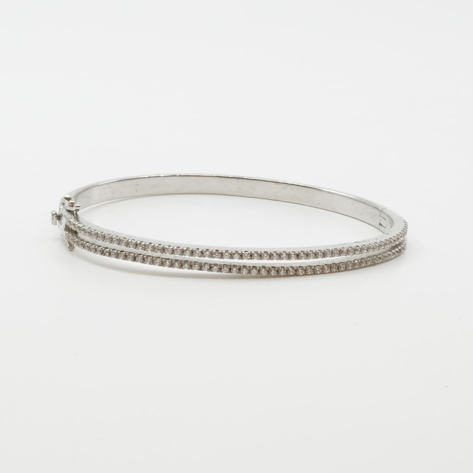 Armring med vita stenar Silver S925 15,0g Diameter 5,9cm sticklås, låsöglor