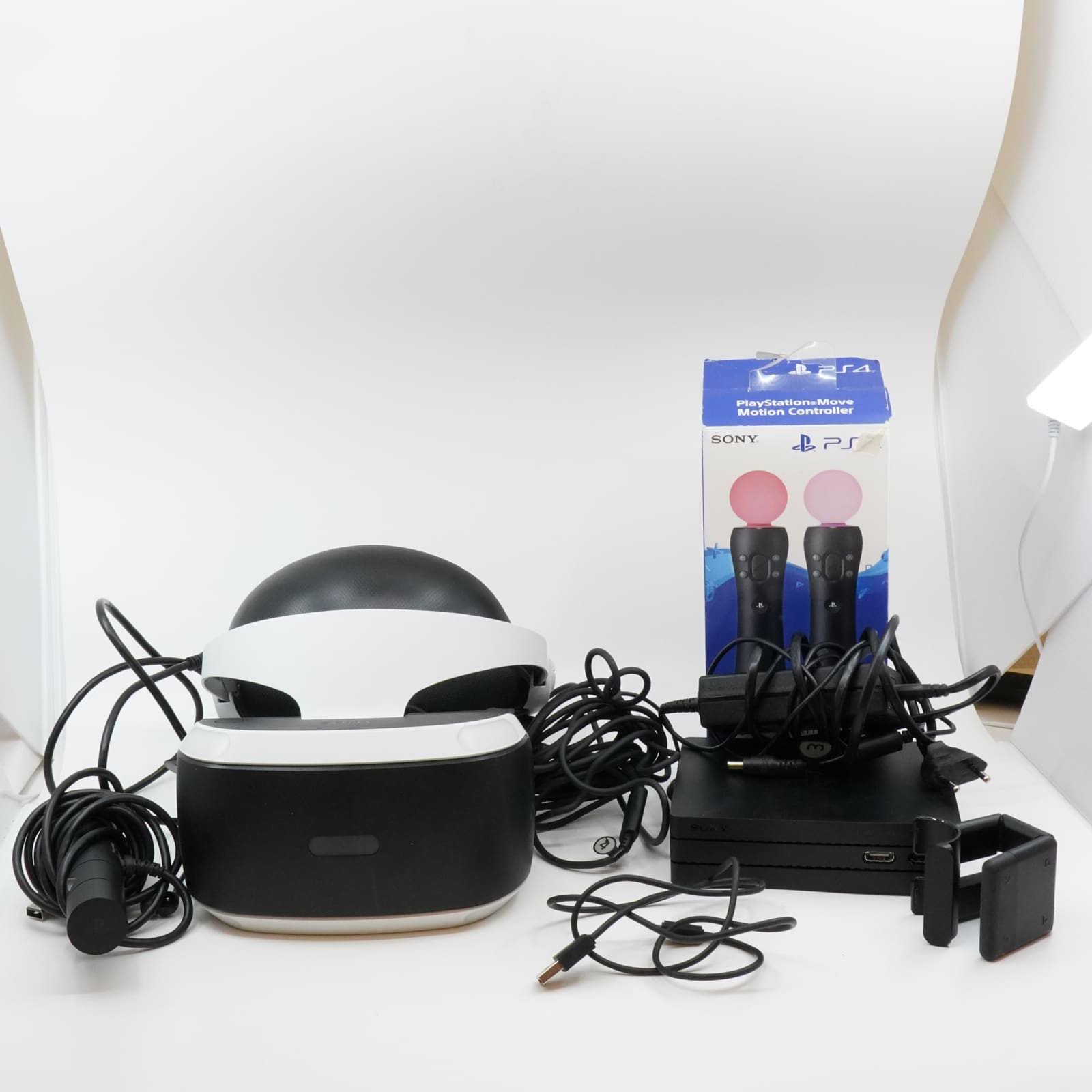 VR Headset PlayStation mod: CUH-ZVR2 snr: H0418090324557med tillbehör och Move Motion handkontroller