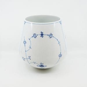 Vas, Royal Copenhagen, Musselmalet / Blue Fluted Plain, porslin, nr. 682, Höjd 20,5cm, Bredd 21cm