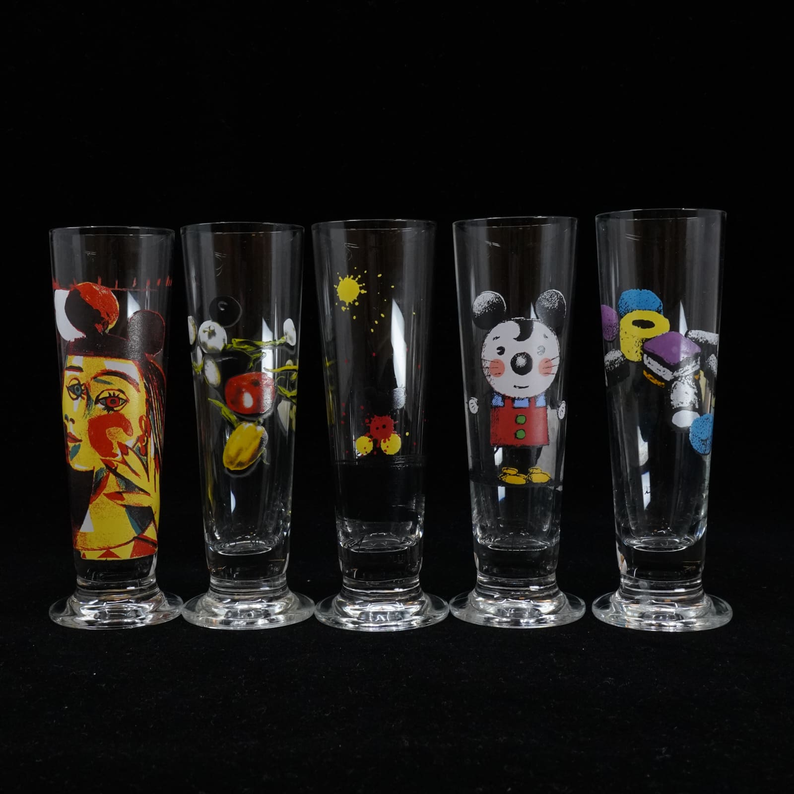 10 Snapsglas Lasse Åberg höjd: 110mm olika motiv, ett glas med litet nagg - Bild 2