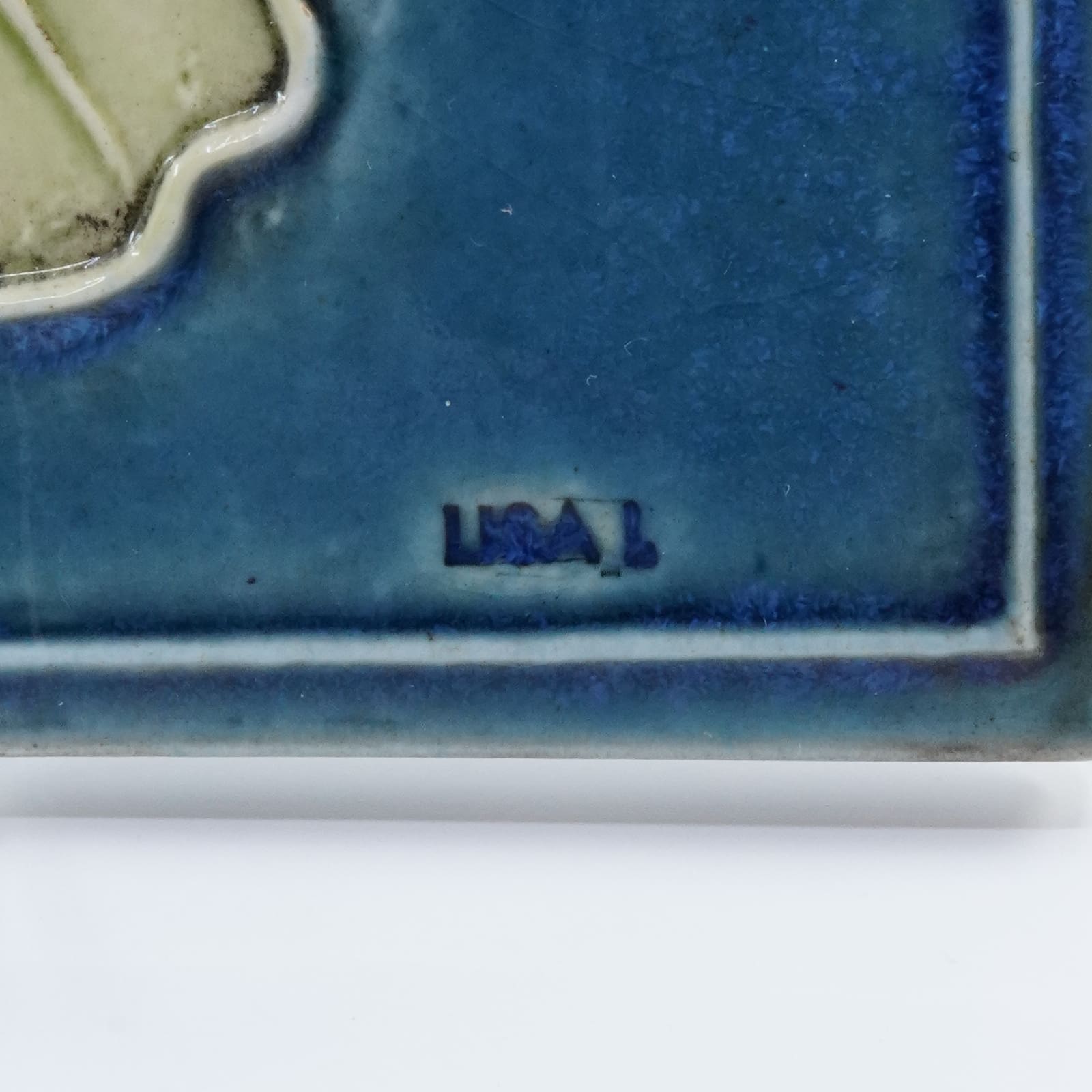 Lisa Larson (1931-2024) för Gustavsberg väggplakett stengods Fjärilsmotiv - Bild 2