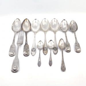 Investeringssilver S800 610,5g 10 skedar olika modeller & en bordsgaffel allt graverat