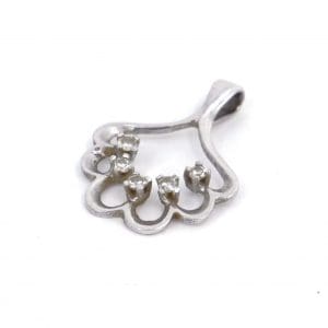 Hänge Vitguld 18K 1,2g Bredd 15mm Höjd 20mm Med stenar