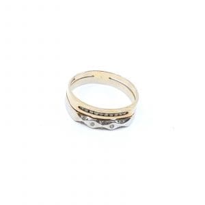 Ring Guld 18K 3,2g Ø17¾, diamanter 18xca0,01ct, flera med nagg