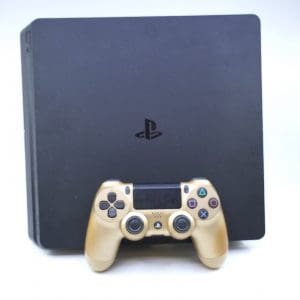 Sony Playstation 4, med kablar samt en handkontroll, ej funktionstestad