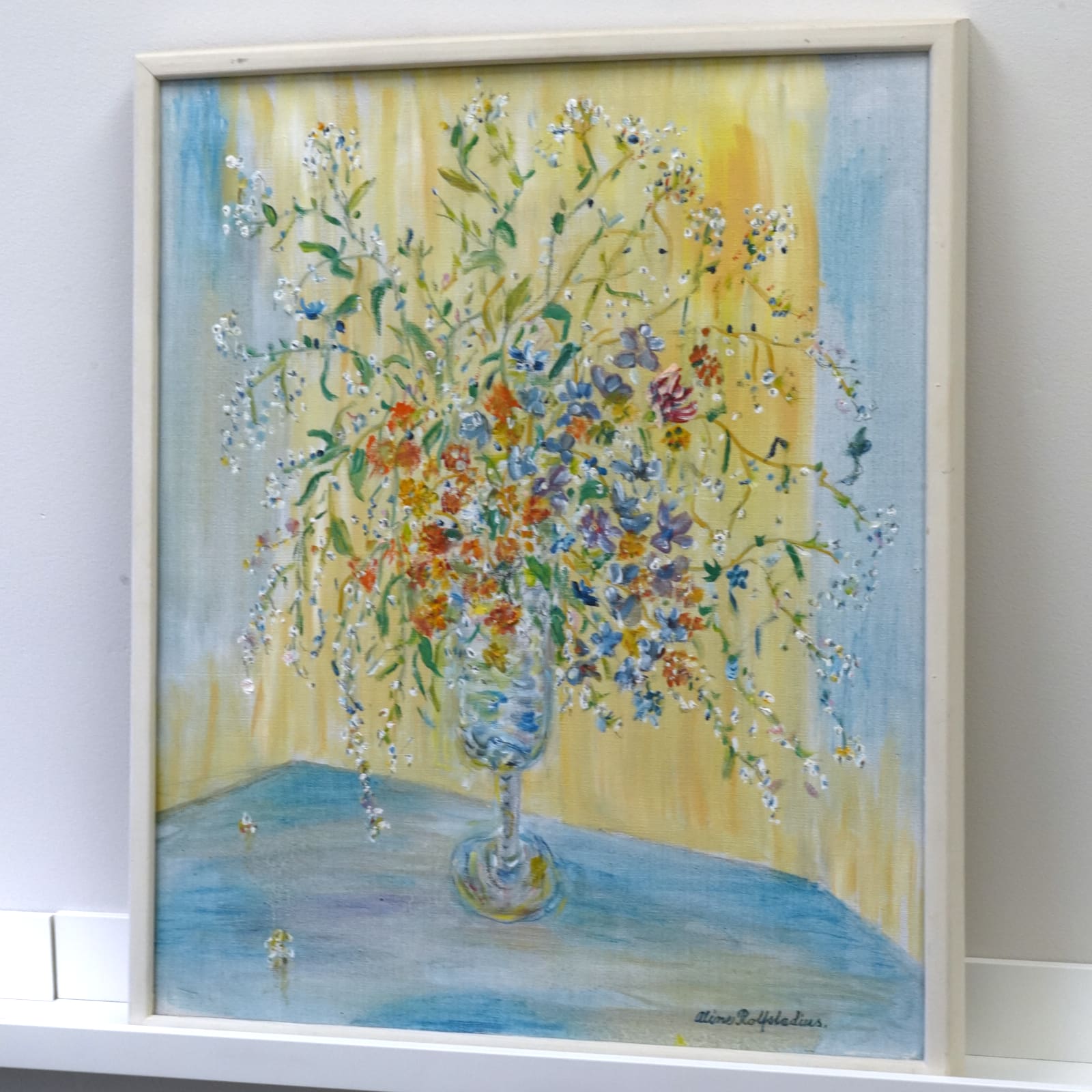 Aline Rolfstadius (1922-2016) Oljemåling på duk stillebenmotiv “Spröda blommor i spröd vas”