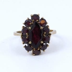 Ring med stenar 18K Bruttovikt: 5,7g Ø17