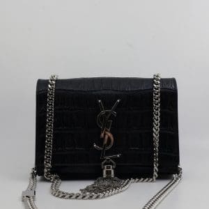 Väska YSL Kate chain svart präglat skinn med detaljer i vitmetall 17x12x4cm med dustbag