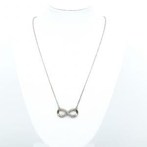 Halskedja Silver S925 4,4g Längd 46,0cm Bredd 1,5mm med integrerat hänge med vita stenar