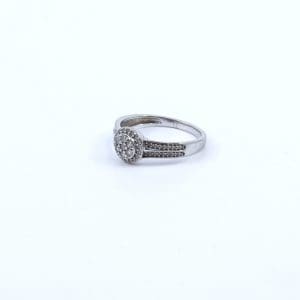 Ring vitguld 18K 3,7g Ø18,5 med diamanter 7xca0,02ct 54xca0,008ct GHA