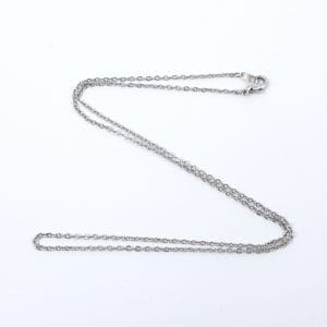 Halskedja Oädel metall 1,8g Längd 45,5cm Bredd 2mm