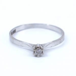 Ring Vitguld 18K 1,6g Ø17,5 Med diamant 1xca0,03ct