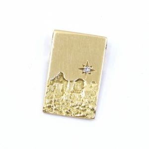 Hänge Bricka Guld 18K 1,5g Bredd 11,1mm Höjd 17,4mm med diamant 1x ca 0,01ct