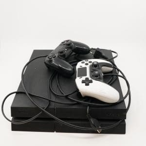 Spelkonsoll Sony Playstation 4 med två handkontroller samt kablage