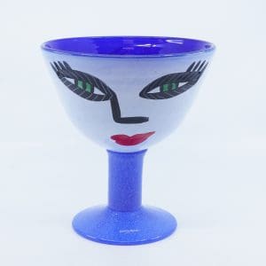 Pokal på fot Open Minds, Ulrica Hydman Vallien för Kosta Boda, höjd 21cm, Ø18cm, etikettmärkt