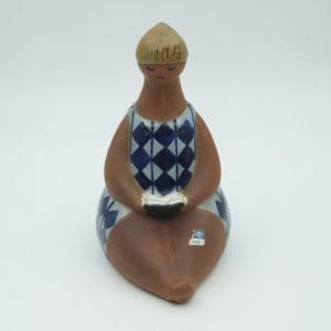 Figurin Lisa Larson (1931-2024) för Gustavsberg "Amalia" ur serien "ABC-flickorna" höjd ca 17cm