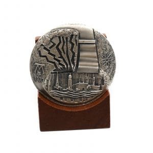 Minnesmedalj Svenska Medaljgillet 1979 S925 123,0g Dekor av Västerås Stad Nr 506/1000 Träställning