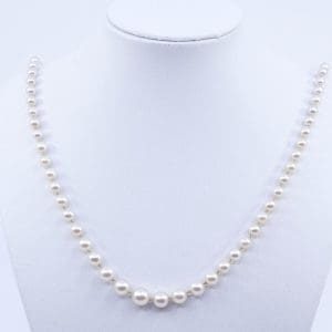 Collier odlade pärlor med lås i Guld 18K 24,8g Längd 59cm Bredd 3-6mm