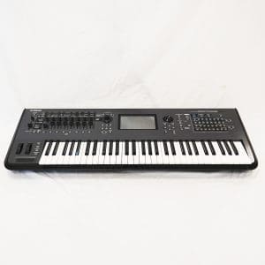 Synt Yamaha Montage 6 med kablar i fodral