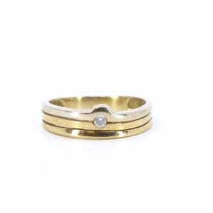 Ring Guld / Vitguld 18K 3,1g Ø16 Bredd 2,5-6mm med sten