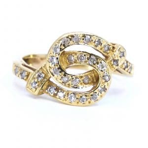 Ring Guld 18K 4,8g Ø18,5 med stenar skev