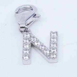 Hänge "N" Silver S925 1,5g Bredd 10mm Höjd 23mm med stenar, karbinhake