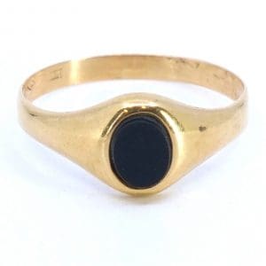 Klackring Guld 18K 1,0g Ø16,25 med svart sten, skev