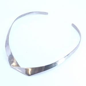 Halsring Silver S925 36,5g Längd 14,4cm Bredd 12cm, öppen skena, missfärgad