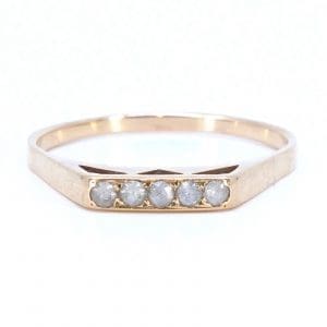 Ring Guld 18K 2,4g Ø20 med stenar skev