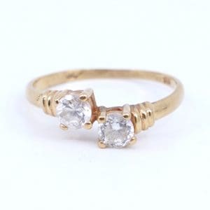 Investeringsguld 18K 2,1g skev med stenar
