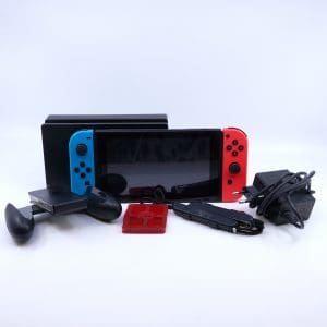 Spelkonsol Nintendo Switch repa på skärm med 2 handkontroller 2 spel samt diverse tillbehör