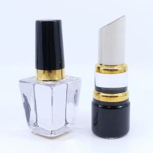 Konstglas Kosta Boda nagellack och läppstift från serien Make Up av Åsa Jungnelius Höjd: ca 13cm.