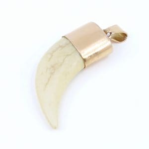 Hänge Guld 18K 5,6g Bredd 13mm Höjd 41mm med en tigertand