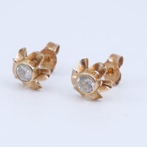 Örhängen Guld 18K 0,8g Diameter 8mm med sten