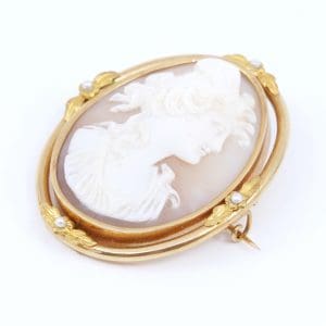 Brosch Guld 18K 15,8g Bredd 38mm Höjd 48mm med Camé