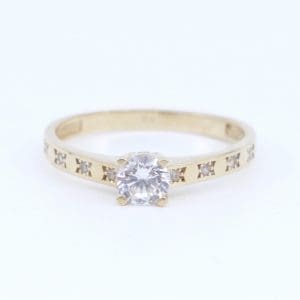 Ring Guld 14K 1,8g Ø17,5 med stenar