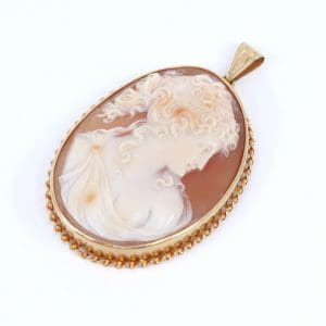 Hänge Guld 18K 14,3g Bredd 37mm Höjd 59mm med Camé