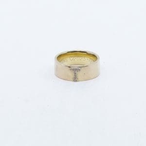 Investeringsguld 18K 9,3g, ring Ø16,75 med Bokstav T med diamanter, graverad