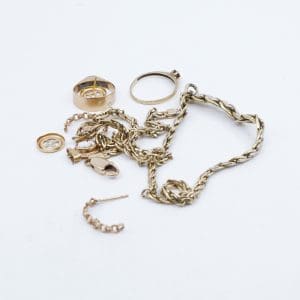 Investeringsguld 18K 15,7g, innehåller stenar och camé