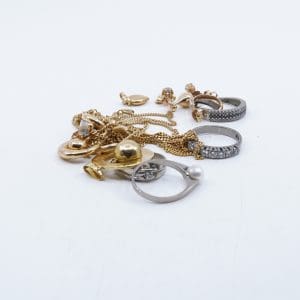 Investeringsguld 18K 36,2g innehåller vitguld, pärla, stenar