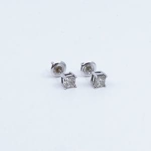Örhängen vitguld 14K 1,3g med diamant 1xca0,24ct styck, princesslipad