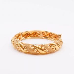 Armring Guld 21K 22,3g Diameter 6cm mönstrad