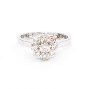 Ring Vitguld 18K 3,8g Ø14,75 med briljanslipade diamanter 1xca0,16ct, 8xca0,03ct